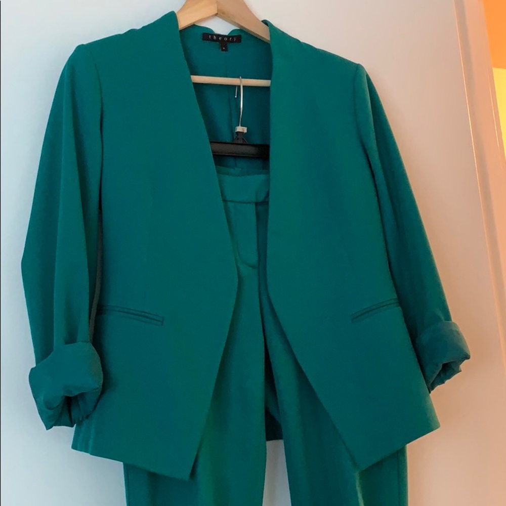 Theory suit